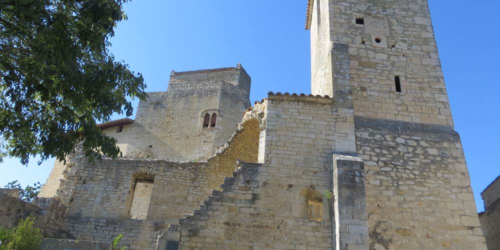 Le château et la chapelle , XII ème