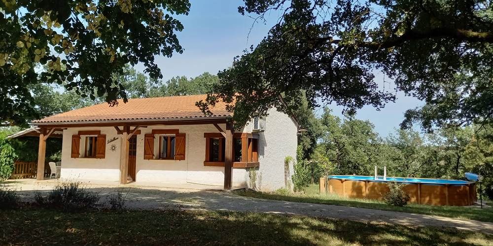 Vue générale du Gîte et de sa piscine