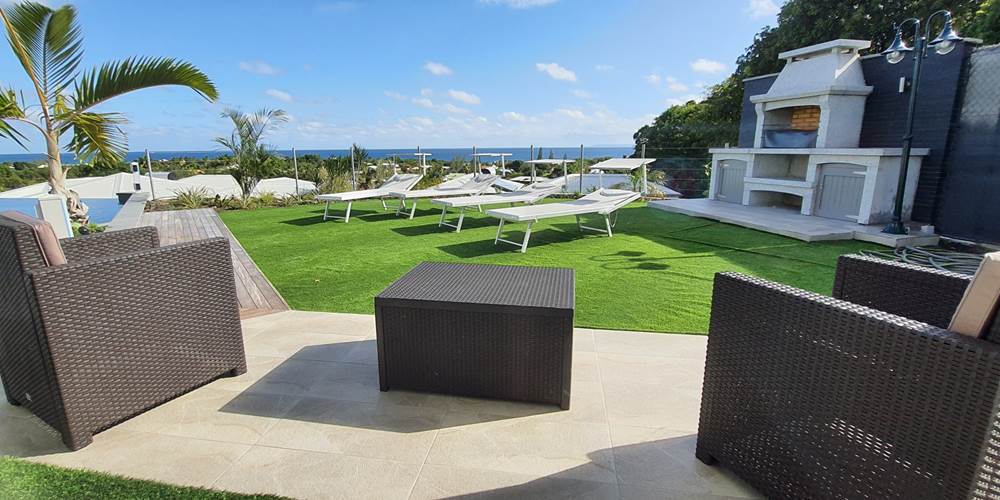 Terrasse privative, bains de soleil et barbecue au gaz