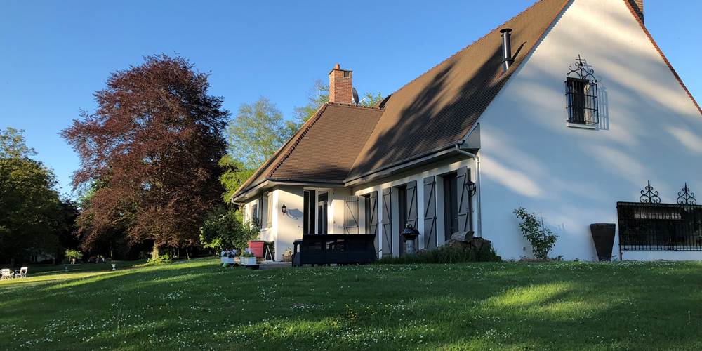 La Charmille ,une maison tournée vers le jardin, où chaque journée commence au vert.