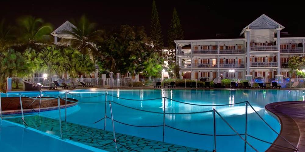Piscine en nocturne
