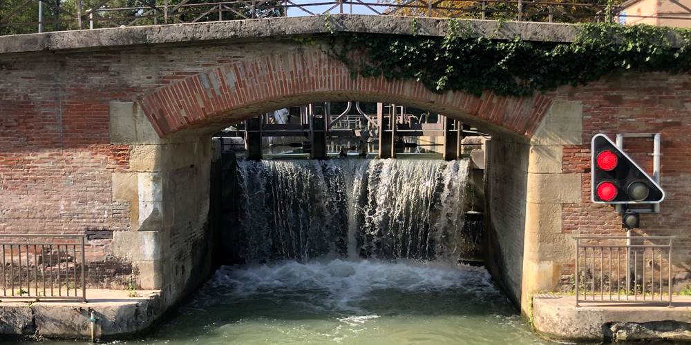 Écluse sur le Canal de Montech