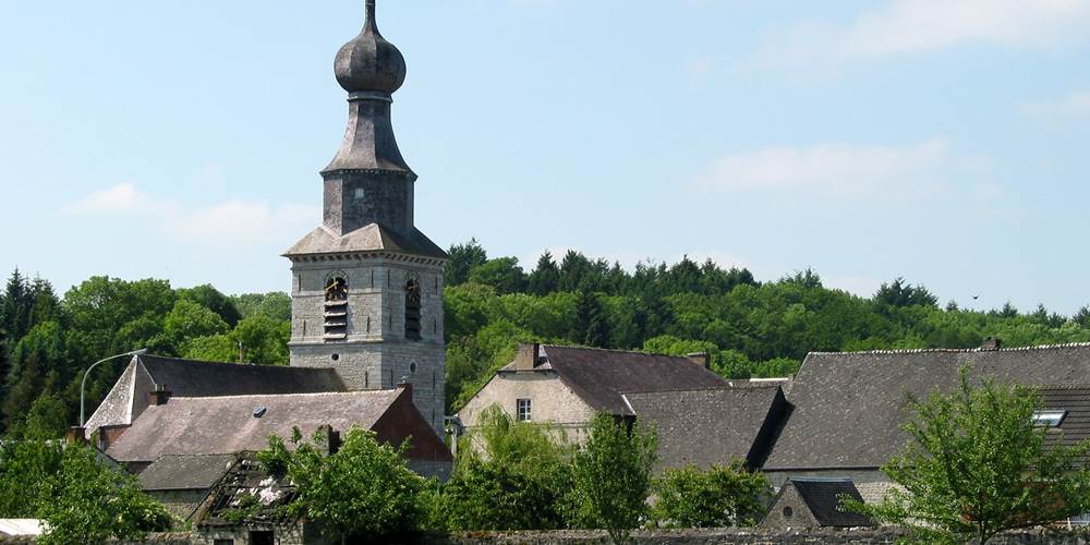 Virelles, et son église.