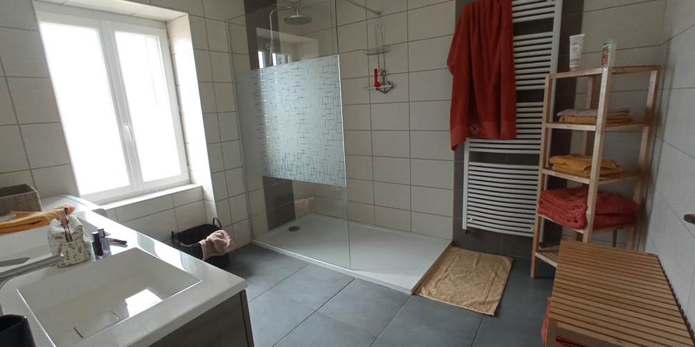 La salle d'eau spacieuse