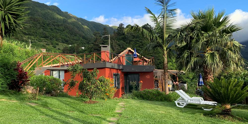 Maison vue du jardin -House seen from the garden