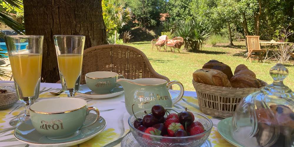 Petit déjeuner sur la terrasse