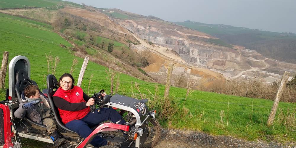 swincar ferme des délices - prenez de la hauteur pour découvrir la carrière de bellegarde en forez