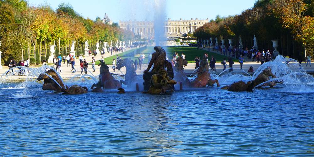 Château vu du Bassin D'Apollon