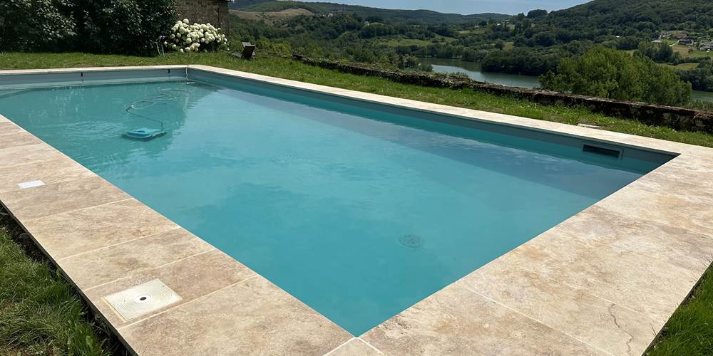 Chateau de Lissac piscine