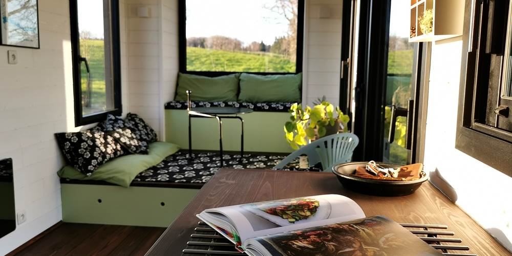 Le salon peut-être converti en une deuxième chambre en mettant un matelas