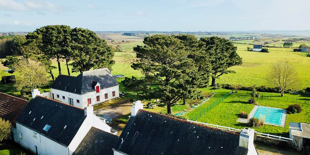 les logis de kerdrien,logements atypique entre mer et campagne, yourtes ,tonneaux ,gites et salle de réception