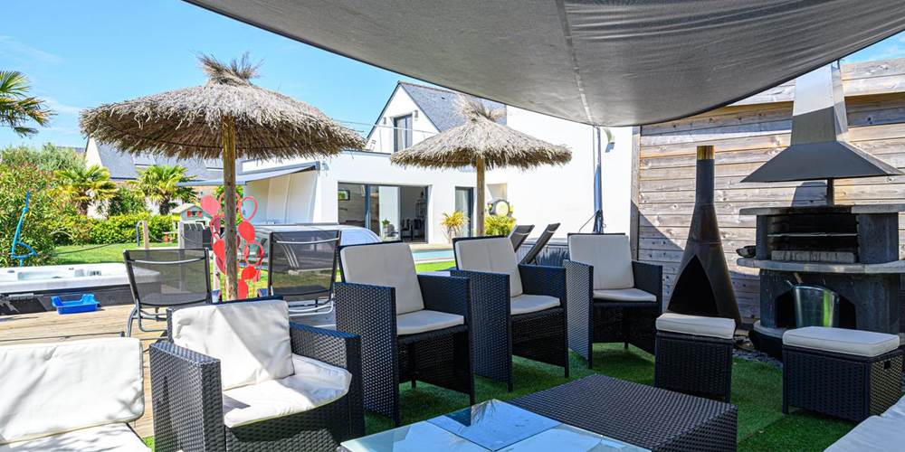 barbecue et salon extérieur villa Charles Ashton