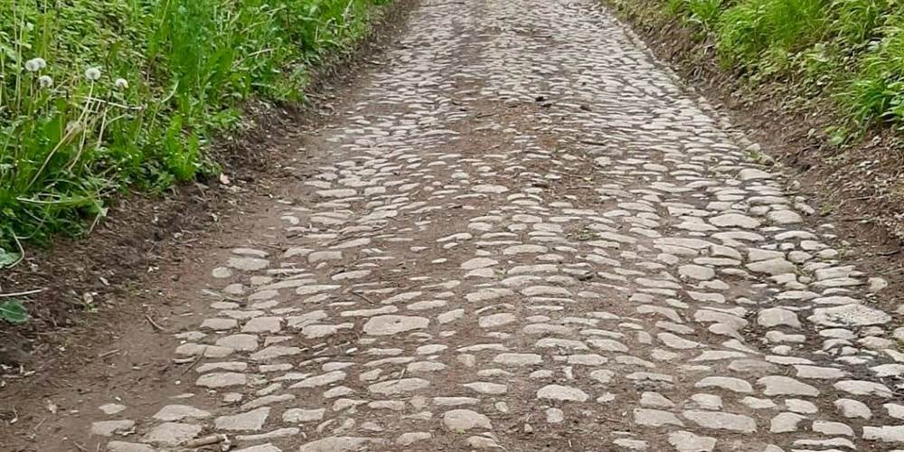 Chemin serriu pavés
