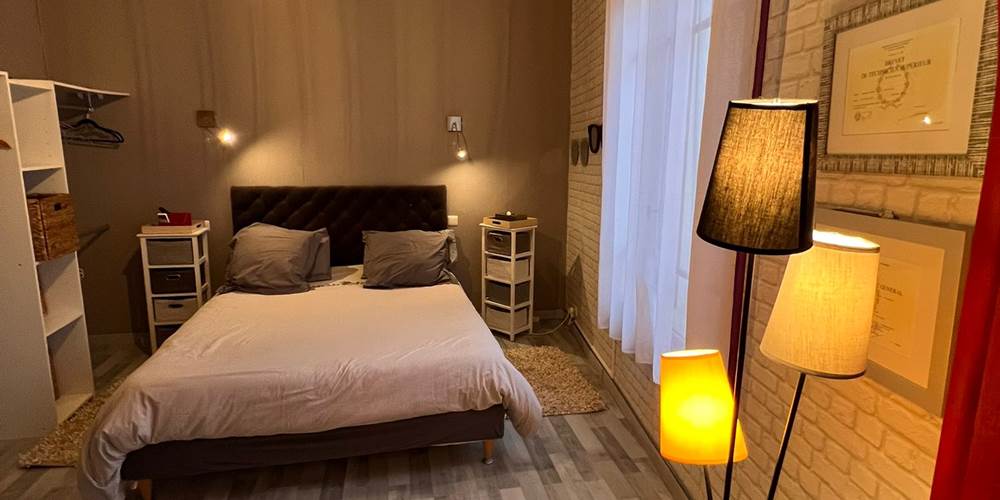 chambre avec lit en160 CM