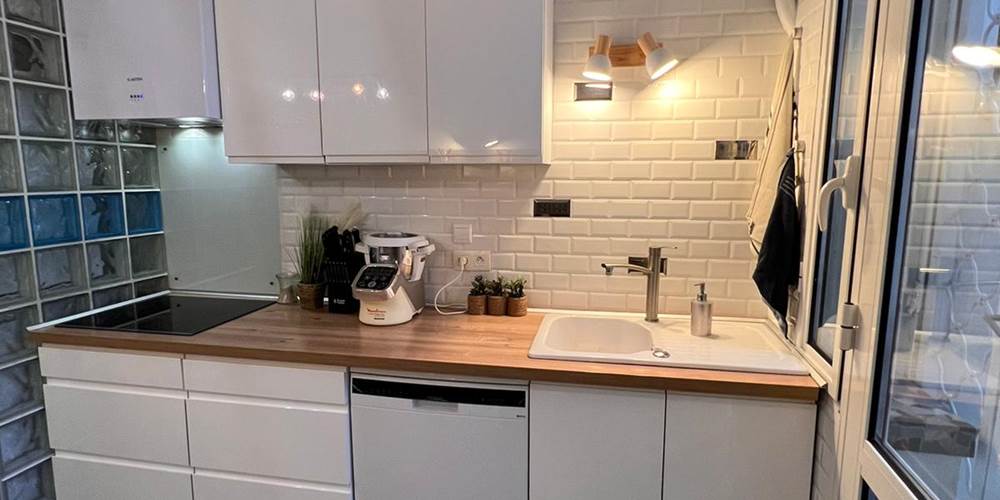 plaque a induction hotte ,lave vaisselle et evier