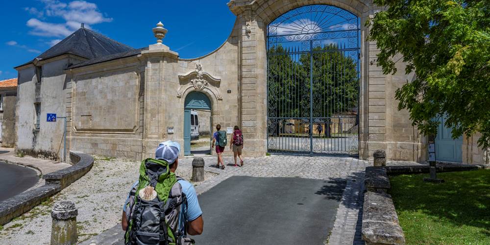 Saint Jean d'Angely - Entree marcheurs - Abbaye Royale © AFCC JJGelbart