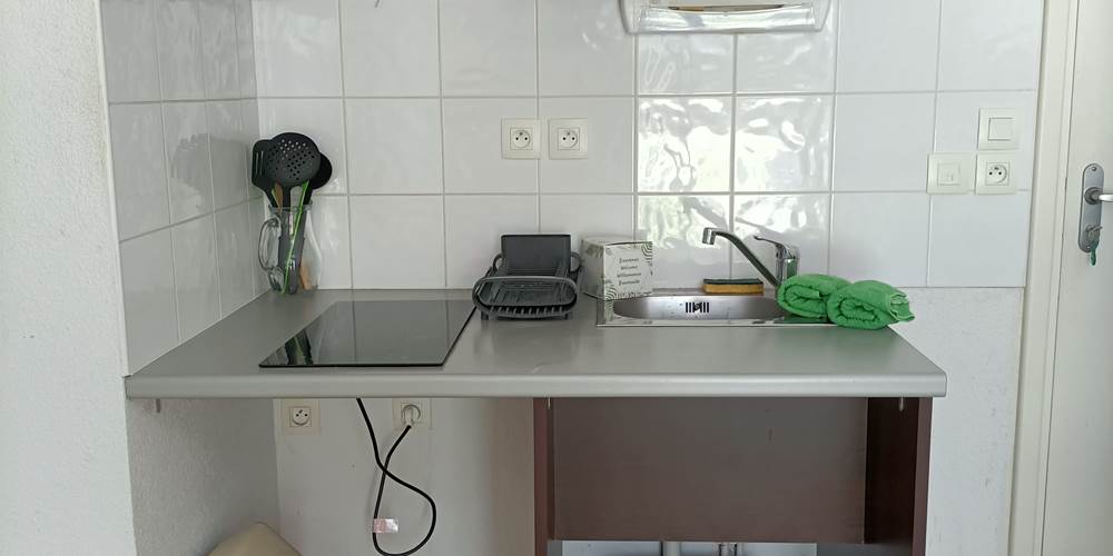 Evier adapté pour une personne à mobilité réduite