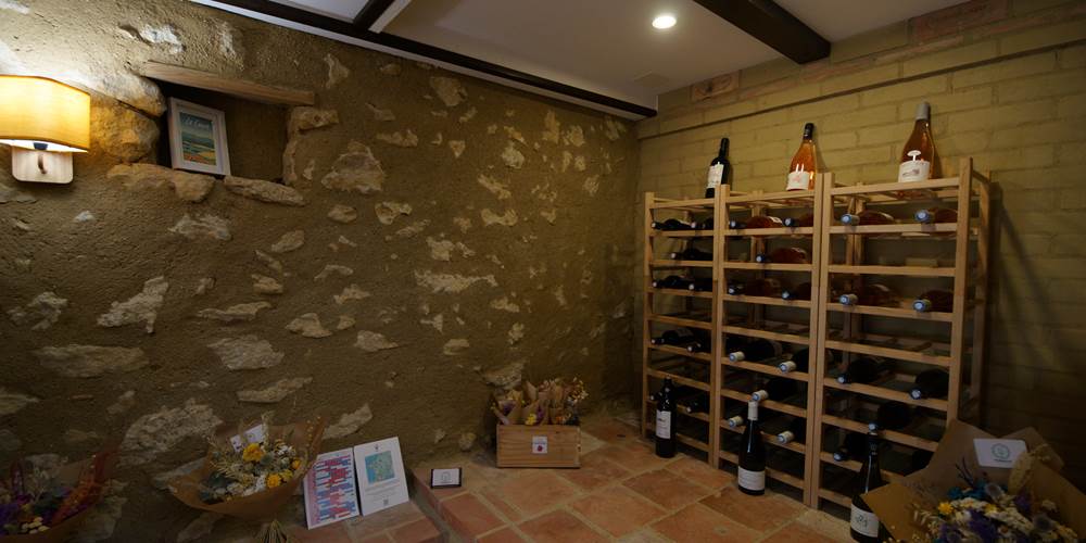 Cave à vin avec nos fleurs séchées