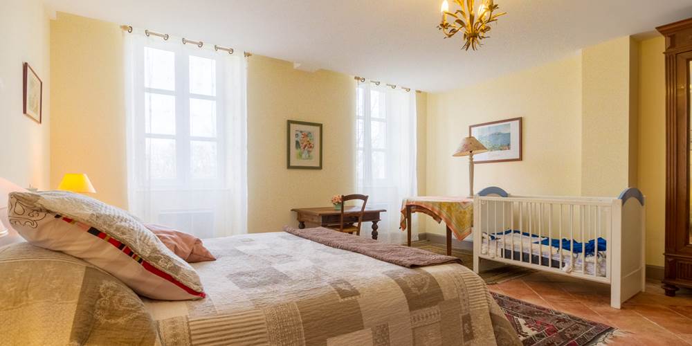 Saint Roch gîte très grande chambre.jpg