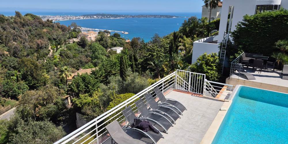 Espace détente piscine à Cannes