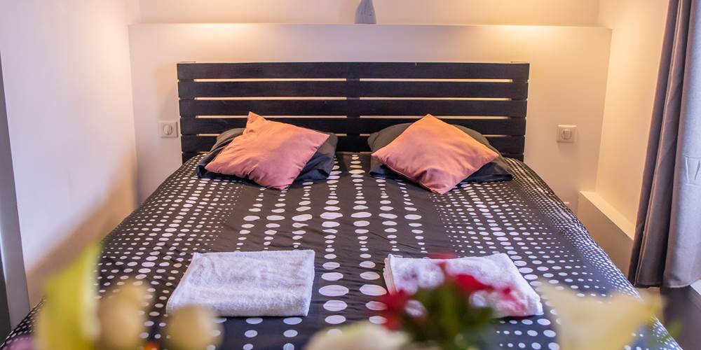 Chambre 3 Lit et Fleurs