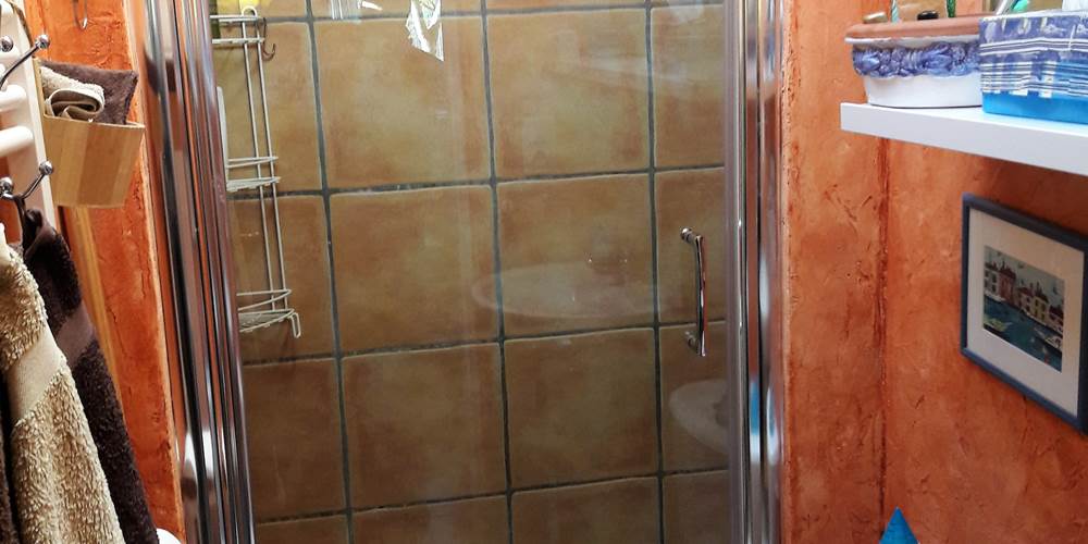 Dousche à l'italienne, Lavabo, WC