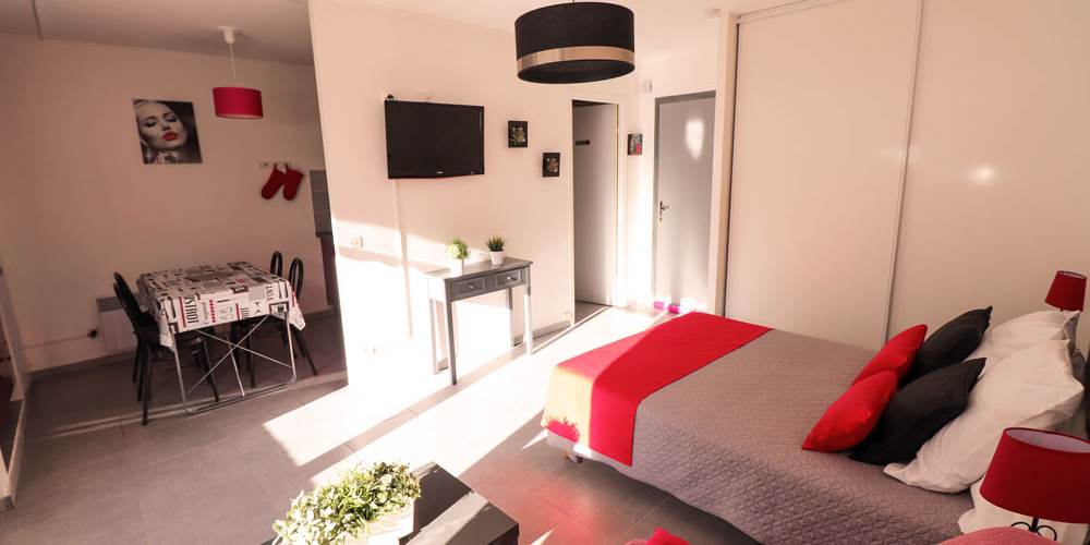 Hébergements-Ladeuille-Amélie-pièce-principale