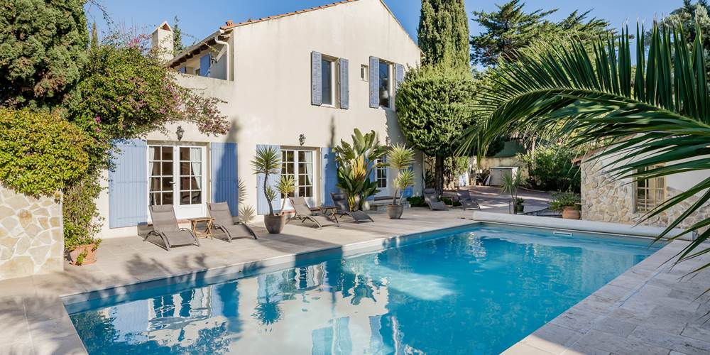 Terasse piscine chauffée La Bastide de Font-Clarette