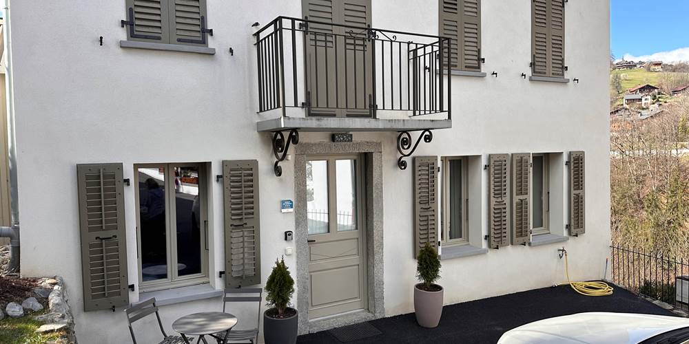 Entrée appartement et parking