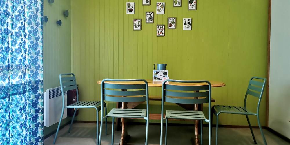 Coin repas harmonie de bleu et vert