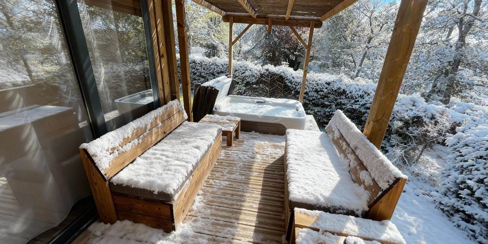 Terrasse couverte avec Spa privatif chauffé à 38°C