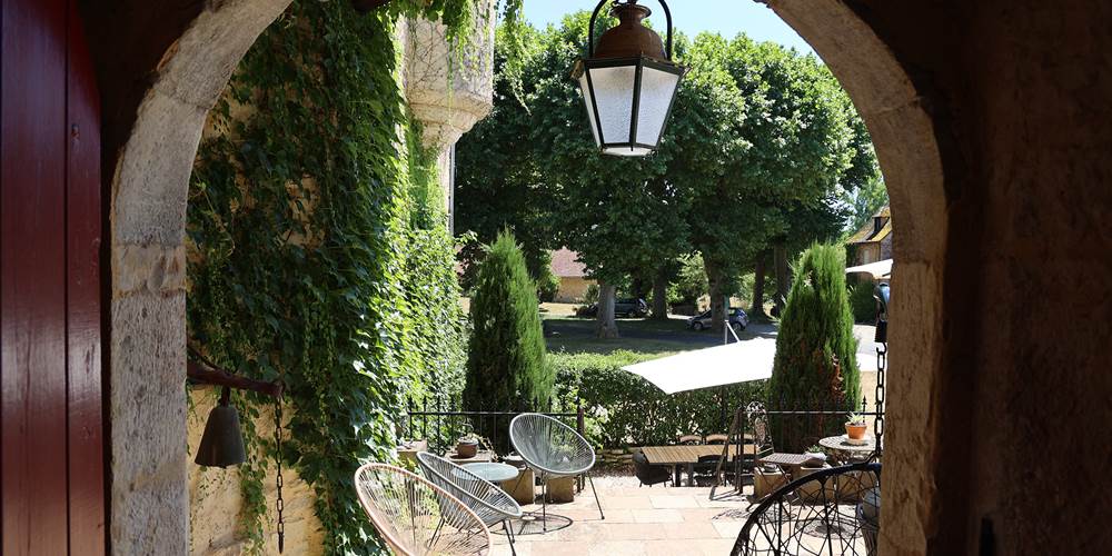 Retraite créative et séjour à thème au Château de Saint-Chamarand : déconnexion et divertissement garantis.