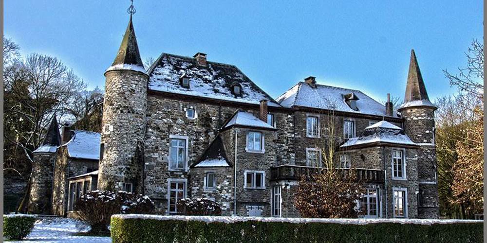 Le château du Vieux Fourneau à Hamoir devenu Administration Communale et Justice