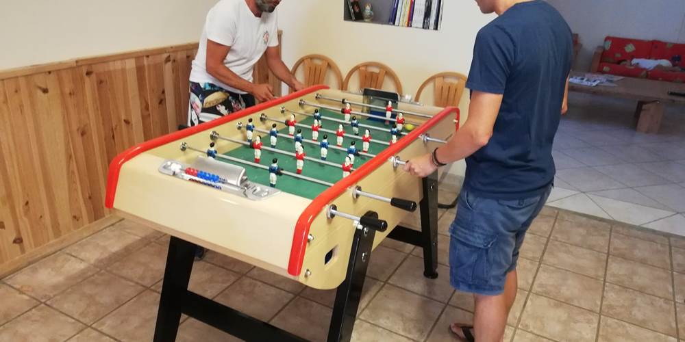 Village de Gîtes LES CHALETS DE GRAZIMIS - vacances dans le Gers - 54 grazimis jeux baby-foot