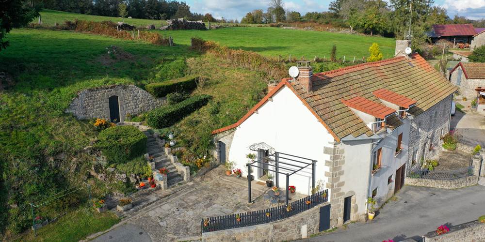 Gite la belle du clocher St pardoux d'arnet proche Crocq Terra Aventura