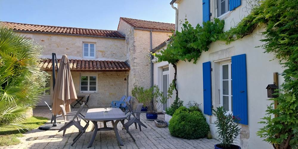 La Rochelle Lodge - Terrasse devant Maison