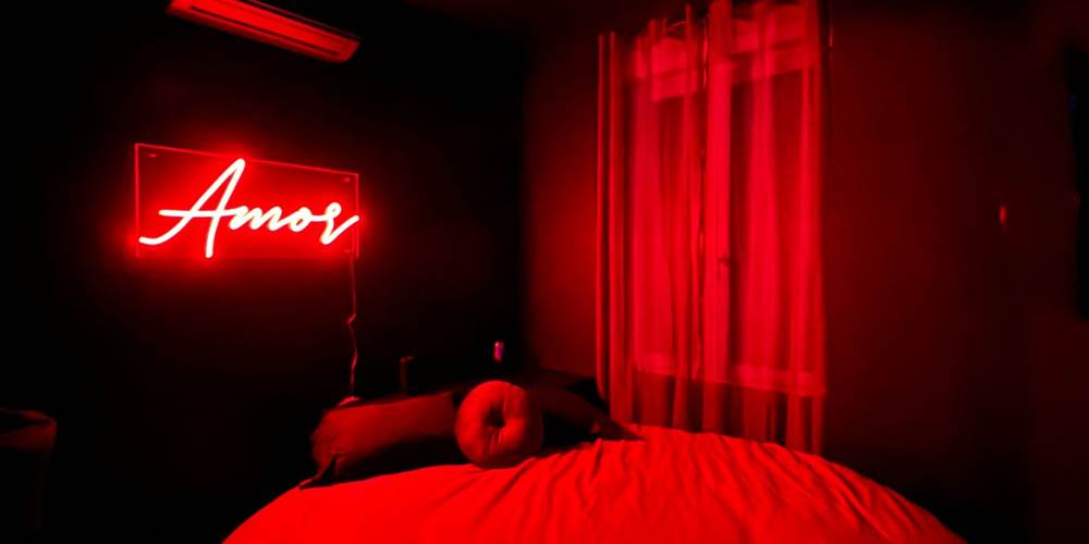 Suite Amor - Lit et miroir au plafond