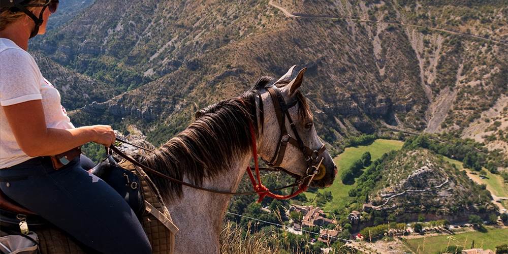 Balade à cheval aux belvédères du Cirque de Navacelle