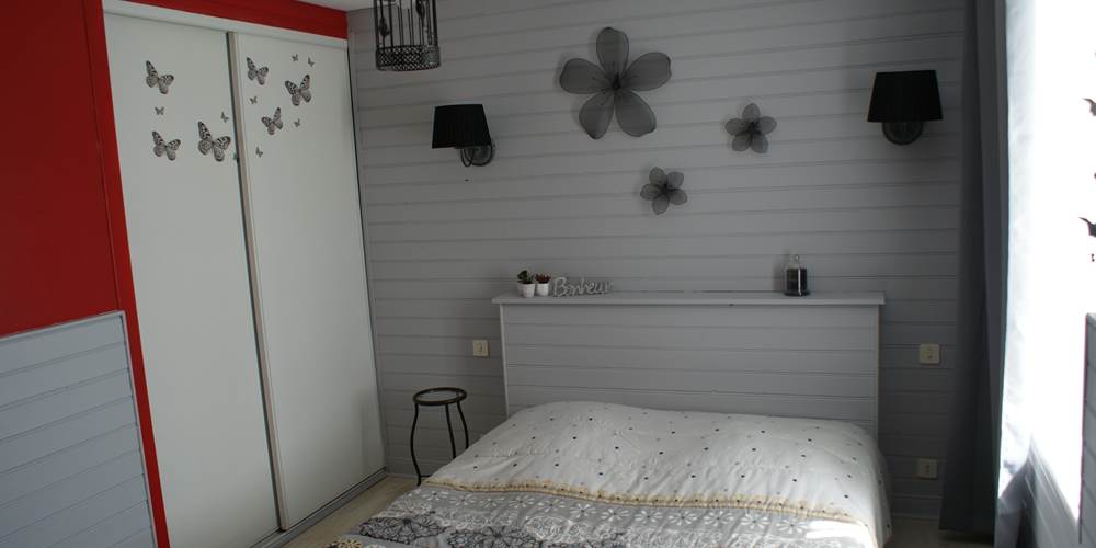 CHAMBRE REZ DE CHAUSSÉE LIT DE 140