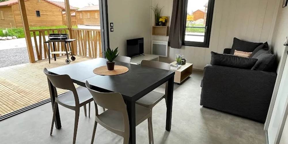 chalet spacieux et agreable vue sur terrasse et jardin