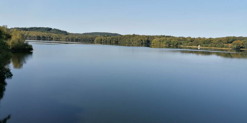 Lac de Saint Pardoux dans les Monts du Limousin - Gîte de la Chevêche