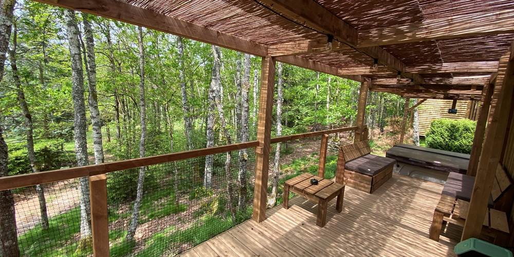 Grande terrasse couverte avec vue sur la Forêt