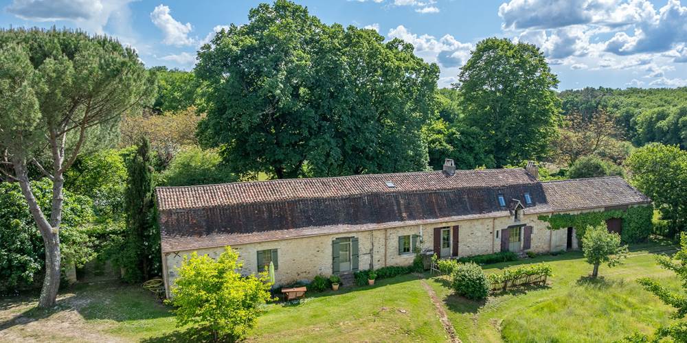 Domaine INYAQAB Cause de Clérans gîte et cabanes perchées crédit photo logadrone