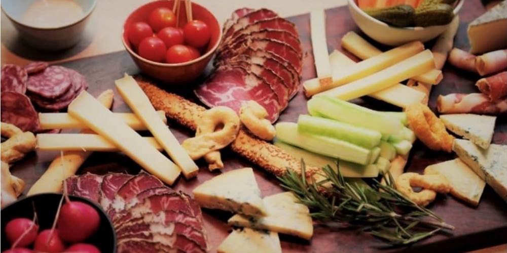 Planche de charcuteries et fromages: à partager!