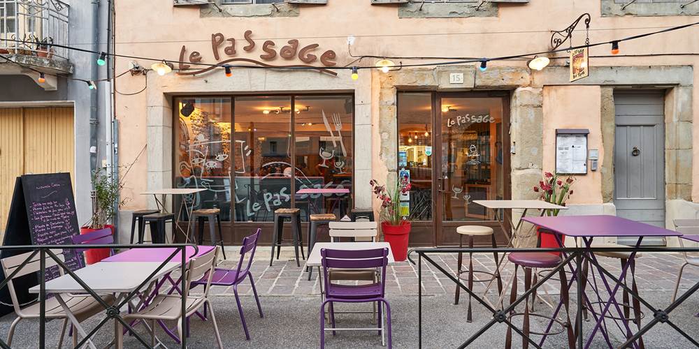 Le Pas Sage restaurant-bar à gauche