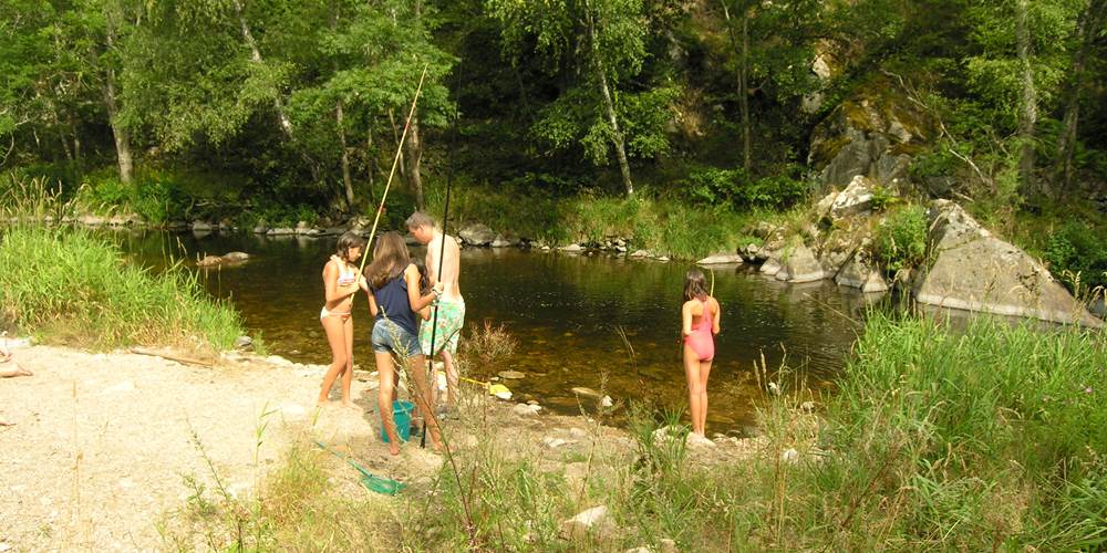 Partie de pêche en famille sur le Chapeauroux