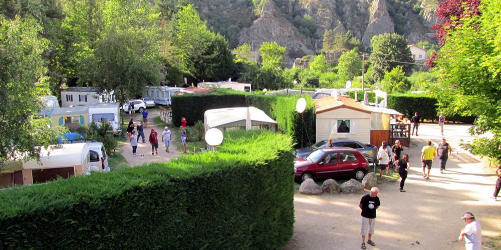 Vue du camping pendant un tournoi de pétanque