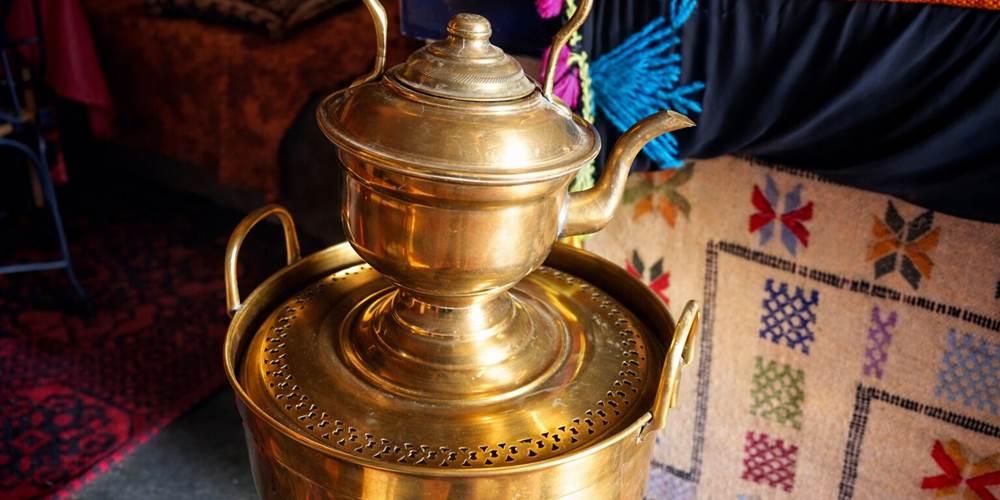 Accessoire traditionnel pour le lavage des mains
