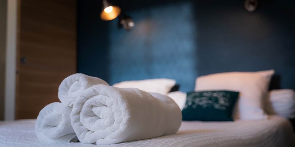 Chambre petite longère: le lit