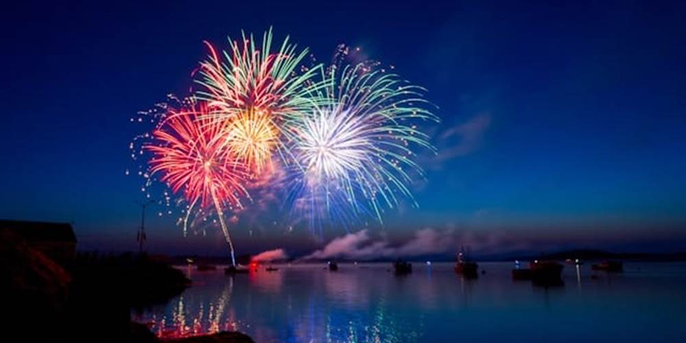 Feu d'artifice sur le port